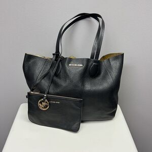 MICHAEL KORS Mae Large East West Reversible Tote Black Metallic Gold